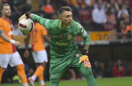 Muslera, Rekorunu Egale Etti