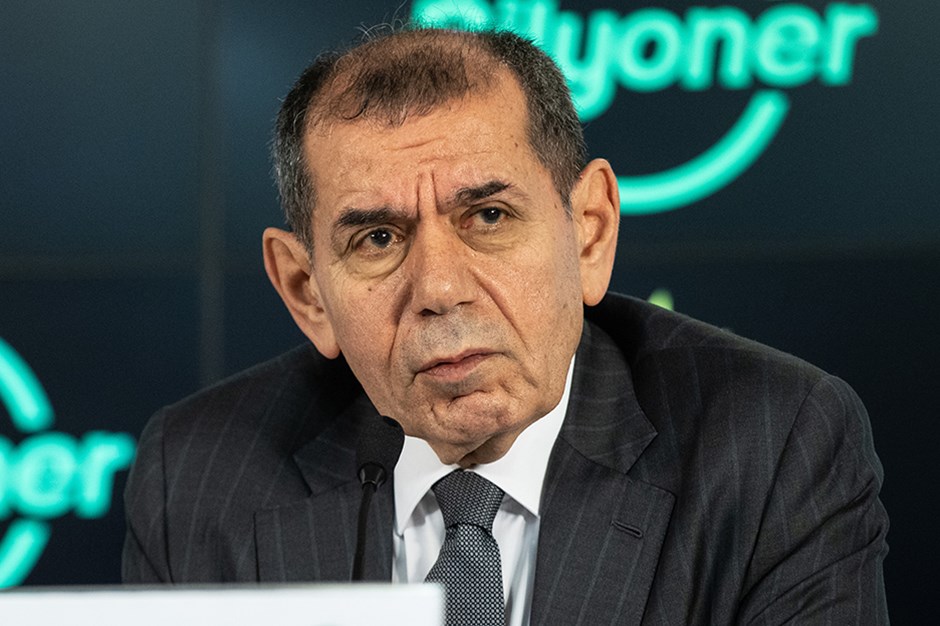 Galatasaray'da imzalar atıldı! Özbek'ten Ali Koç'a gönderme